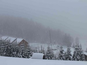 Kartepe’de kar kalınlığı 40 santimetreyi buldu