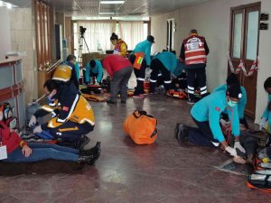 İzmir’de 9 ülkeden sağlık personellerinin katıldığı tatbikat gerçeği aratmadı