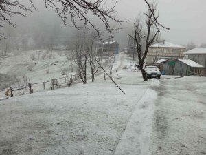 Sakarya’nın yüksek kesimlerinde kar yağışı etkili oluyor