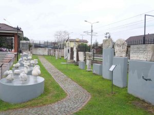 Osmanlı mezar taşları sergilenmeye başladı