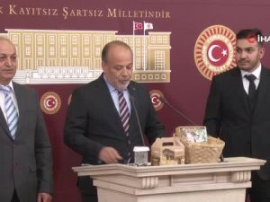 Metin Yavuz'dan Mecliste kabak tatlısı ile basın toplantısı