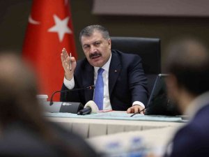 Bakan Koca asistan hekimlerle buluştu