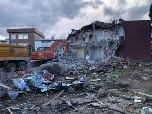 Karpuzlu’da hükümet konağı yıkıldı