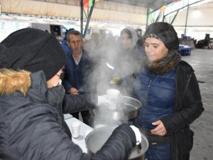 İnönü Belediyesi’nin sıcak çorba ikramı esnafın içini ısıtıyor