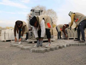 Haliliye’de asfalt ve parke çalışmaları sürüyor