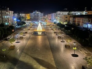 Demre Noel Baba Meydanı’nda ışıklandırma çalışması