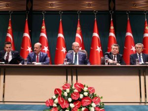 Cumhurbaşkanı Erdoğan: "2022 yılında asgari ücretin en alt rakamı 4 bin 250 lira olarak uygulanacaktır"