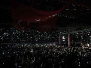 25 Aralık halk konserleri Eypio ve Koray Avcı ile sürüyor