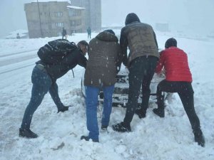 Yüksekova kar altında