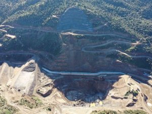 Sarıçay Barajı’nda çalışmalar aralıksız devam ediyor