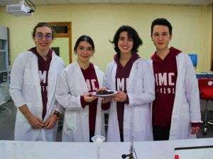 Lise öğrencileri yemek artıklarıyla tatlı su kaynaklarını temizliyor