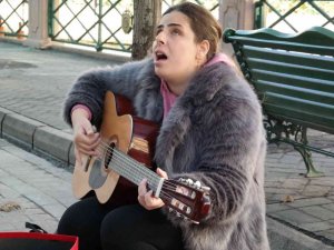 Görme engelli İranlı sanatçıdan Eskişehirlilere müzik ziyafeti