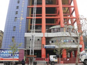 Dünyanın en saçma binasının son kiracısı da taşınıyor