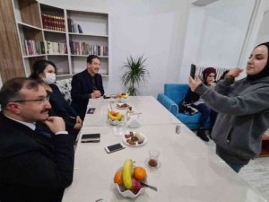 DPÜ Emet MYO öğrencileri, çocuk kitapları yazarı Gülten Dayıoğlu ile tanıştı