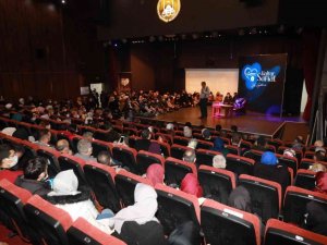 Hayati İnanç Adapazarı’nda sevenleriyle buluştu