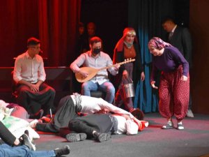 Öğrenciler hem yarıştı hem de kahramanları anlattı