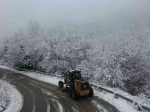 Ekipler lapa lapa yağan kar ile işte böyle mücadele ediyor