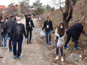 Üniversite öğrencilerinden anlamlı davranış