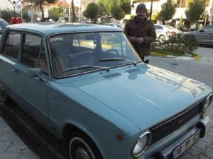 Balıkesir’de emekli müdürün eski araba tutkusu