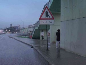 İstanbullular hafta sonuna yağmurla uyandı