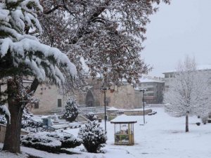 Sivas’ta 40 köy yolu ulaşıma kapandı