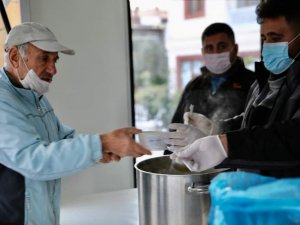 Didim Belediyesi’nden vatandaşlara sıcak çorba ikramı