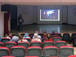 Altıntaş’ta “En İyi Narkotik Polisi Anne” semineri
