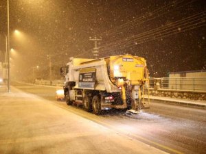 Aksaray’da etkili olan kar belediye ekiplerini harekete geçirdi