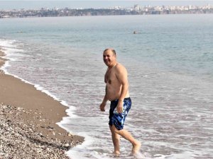 Türkiye kar beklerken Antalya’da yaz günlerini aratmayan görüntüler