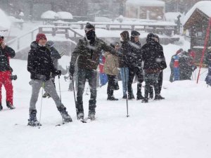 Uludağ’da hafta sonu yoğunluğu pistler doldu taştı