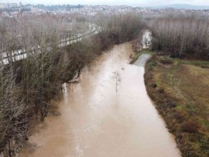 Bartın Irmağı yükseldi, iskeleler su altında kaldı