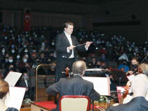 Senfoni orkestrasından 100. özel konseri