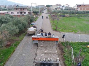 Sart Mahallesinde yollara parke taşı döşendi