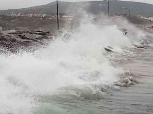 Bandırma’da fırtına etkili oluyor