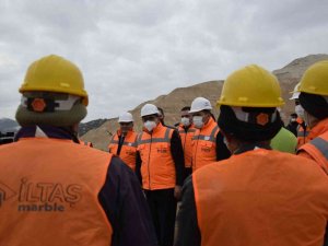 Bakan Dönmez: “Ne madenlerimizden vazgeçeriz ne de çevremizden”