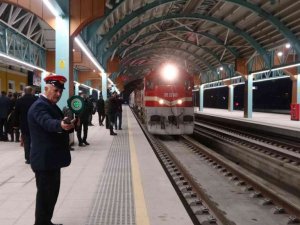 Doğu Ekspres’ine soğuk Sivas’ta sıcak karşılama