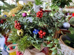 Rengarenk yılbaşı çiçekleri başkentlileri bekliyor