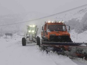 Tunceli-Erzincan yolu tır geçişine kapandı