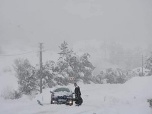 Denizli ve ilçeleri güne beyaz örtüyle uyandı