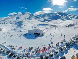 Denizli Kayak Merkezi’nde kar kalınlığı 25 santimetreyi buldu