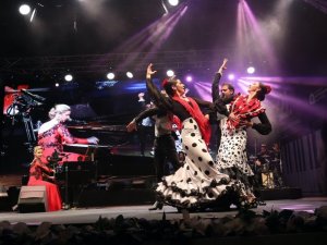 Flamenkonun yıldız ismi Antalya’da müzikseverlerle buluştu