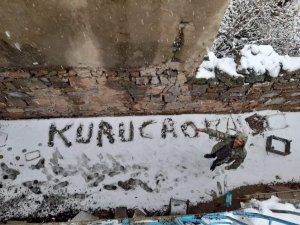 Kar, çiftçi ve çocukları sevindirdi