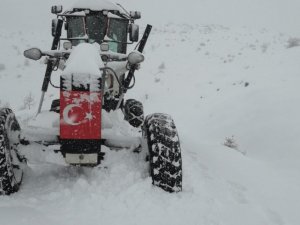Afyonkarahisar’da karla mücadele ekipleri teyakkuzda