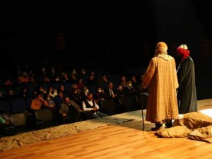 Sanatseverlerden ‘Yunus Emre’ tiyatro oyununa büyük ilgi