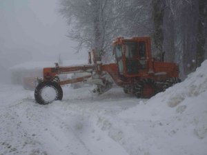 Kocayayla Geçidi’nde ulaşıma kar engeli