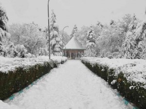 Akşehir’de kar yağışı kartpostallık manzaralar ortaya çıkardı