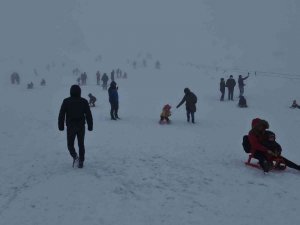 Karabük’te kar yağışını gören 2 bin rakımlı Keltepe Kayak Merkezi’ne koştu