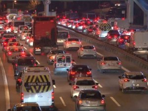 İstanbul’da ilk iş gününde trafik yüzde 60’ı gördü