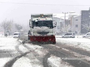 Isparta’da karla mücadelede 24 saat mesai