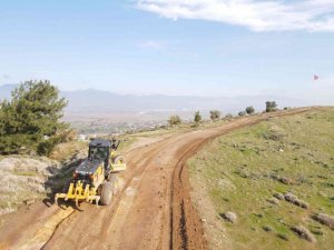 Efeler Belediyesi bahçe yollarını düzeltiyor